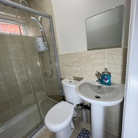 Apartament 3. Private In Moseley, *